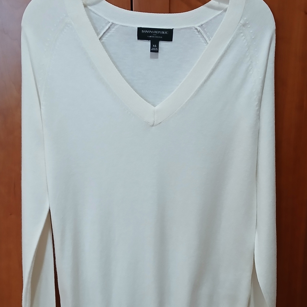 Banana Republic Cream V-Neck Forever Sweater-XS-NWOT